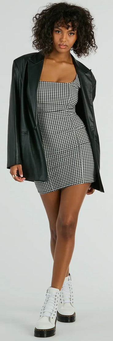 The Sweeter Than Pie Scoop Neck Gingham Mini Dress is a casual dress for more than special occasions with a fitted or flowy silhouette and accents in the most recent trends!
