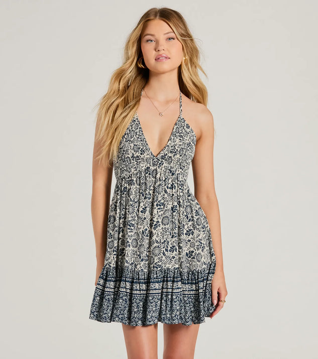 The Sway With Me Halter V-Neck Paisley Skater Dress is a casual dress for more than special occasions with a fitted or flowy silhouette and accents in the most recent trends!