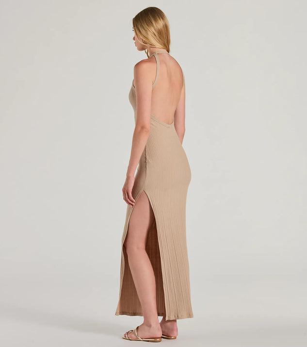 Celebrate the winter holidays in a natural long dress like the Fall Into Fashion Crew Neck Open Back Maxi Dress, designed with timeless charm for party-ready occasions from winter bridesmaid looks to Winter Formal dances.