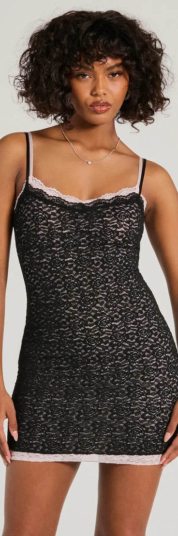 Step into winter chic with the Admire You Scoop Neck Layered Lace Mini Dress, a black mini dress featuring an above-the-knee cut ideal for cocktail parties, festive gatherings, or clubwear.