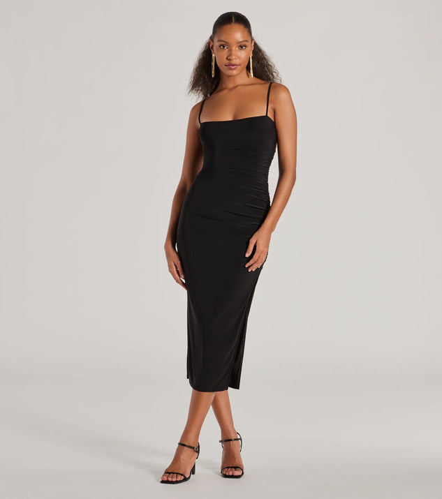 Feel confident and photo-ready in the Truly Chic High Slit Bodycon Midi Dress, a black graduation dress perfect for 2025 ceremonies and parties.