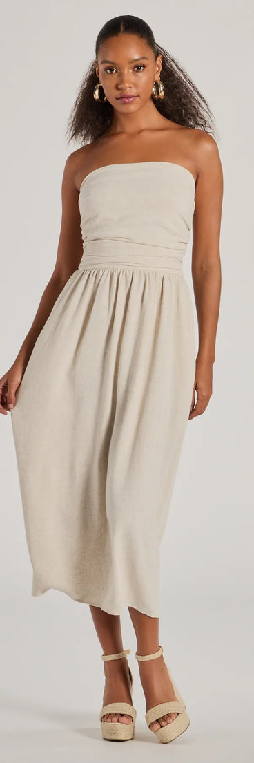 The midi dress length on the Effortlessly Elevated Strapless Linen-Blend Dress provides an elevated silhouette perfect for any party, occasion, or everyday styling.