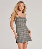 Step into seasonal chic with the Autumn Attitude Strapless Pleated Plaid Mini Dress, a gray mini dress featuring an above-the-knee cut ideal for cocktail parties, festive gatherings, or clubwear.