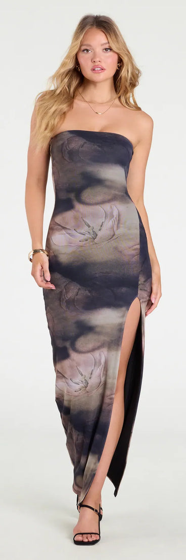Make a bold statement in the Day To Night Strapless Abstract Slit Maxi Dress in black, the perfect summer dress for weddings, cocktail hours, nights out, and/or seasonal celebrations.