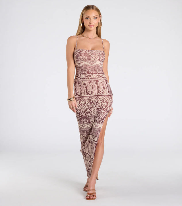 Soak up the season in the Sun Coast Dream Paisley Bodycon Slit Maxi Dress, a natural sundress styled for easy days, outdoor plans, and everything in between.