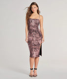 With its mid-calf hem and popular flattering fit, the Artsy Babe Paisley Bodycon Slit Midi Dress in plum nails the balance of trend and ease, redefining go-to midi dresses for any occasion.