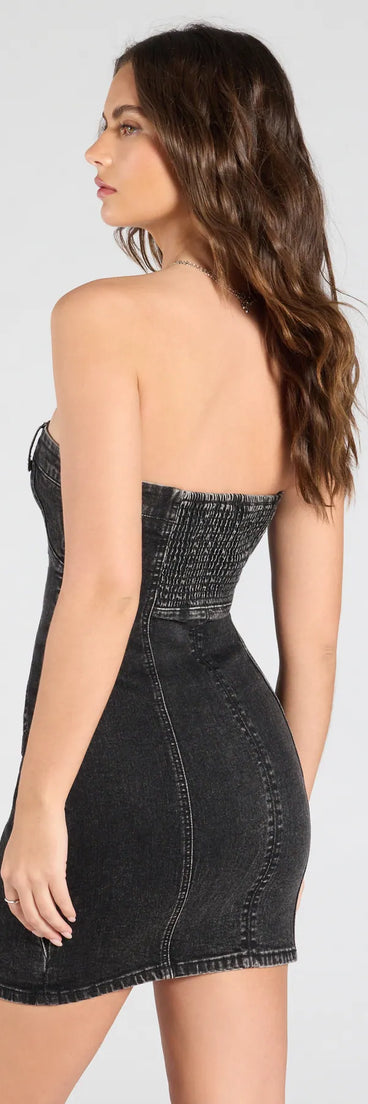 Whether you're headed to brunch or running errands, the Stylish Jeanius Strapless Denim Mini Dress in black delivers effortless style in a breathable, go-to casual dress.