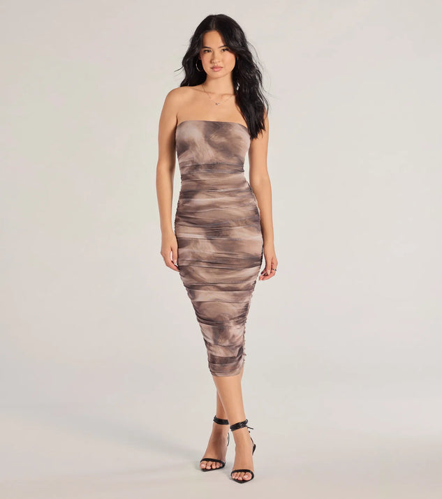 With its mid-calf hem and popular flattering fit, the Mesmerizing Glam Abstract Ruched Midi Dress in taupe nails the balance of trend and ease, redefining go-to midi dresses for any occasion.