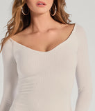 Step into milestone moments with the Sleek Vibes Off The Shoulder Knit Midi Dress, a standout in ivory dresses perfect for birdal showers, Easter celebrations, and 2025 grad looks.