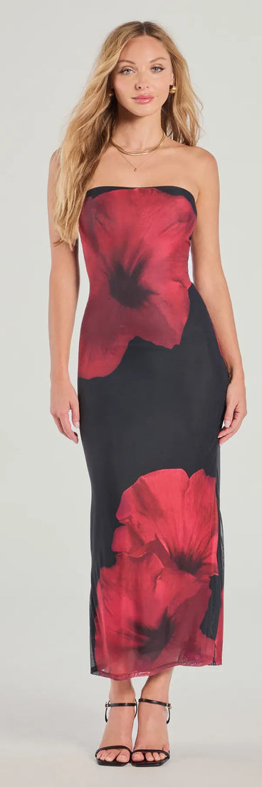 Make a bold statement in the Impressive Blossom Strapless Floral Maxi Dress in black, the perfect summer dress for weddings, cocktail hours, nights out, and/or seasonal celebrations.