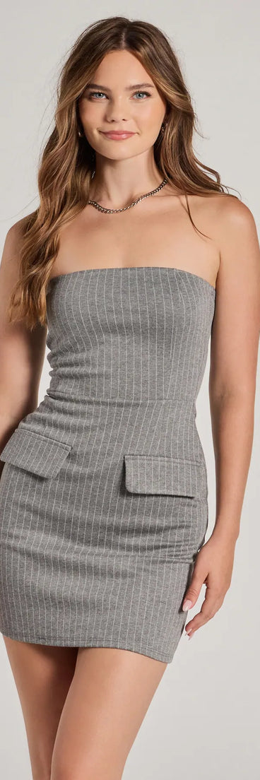 Step into seasonal chic with the Fresh Lines Sleeveless Pinstripe Mini Tube Dress, a raisin purple mini dress featuring an above-the-knee cut ideal for cocktail parties, festive gatherings, or clubwear.