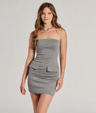 Step into seasonal chic with the Fresh Lines Sleeveless Pinstripe Mini Tube Dress, a raisin purple mini dress featuring an above-the-knee cut ideal for cocktail parties, festive gatherings, or clubwear.