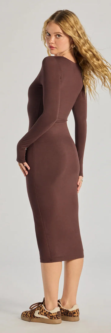 Whether you're headed to brunch or running errands, the Modern Minimalist Long Sleeve Midi Dress in brown delivers effortless style in a breathable, go-to casual dress.