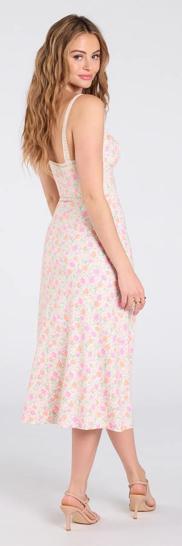 Soak up the season in the Darling Vibe Ditsy Floral A-Line Midi Dress, a ivory sundress styled for easy days, outdoor plans, and everything in between.
