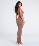 The Alluring Silhouette Off-The-Shoulder Maxi Dress is a flowy, brown maxi dress that moves with you from sunny days to elevated nights in effortless style.