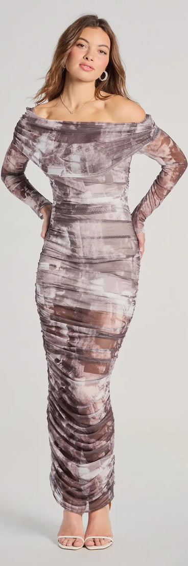 Make a bold statement in the Uptown Doll Off-The-Shoulder Abstract Maxi Dress in natural, the perfect fall dress for weddings, cocktail hours, nights out, and/or seasonal celebrations.