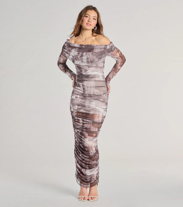 Make a bold statement in the Uptown Doll Off-The-Shoulder Abstract Maxi Dress in natural, the perfect summer dress for weddings, cocktail hours, nights out, and/or seasonal celebrations.