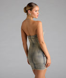 Flaunt your silhouette in the tight So Electric Strapless Jean Denim Mini Dress in denim blue, a bodycon dress that empowers your look with bold style and effortless edge.