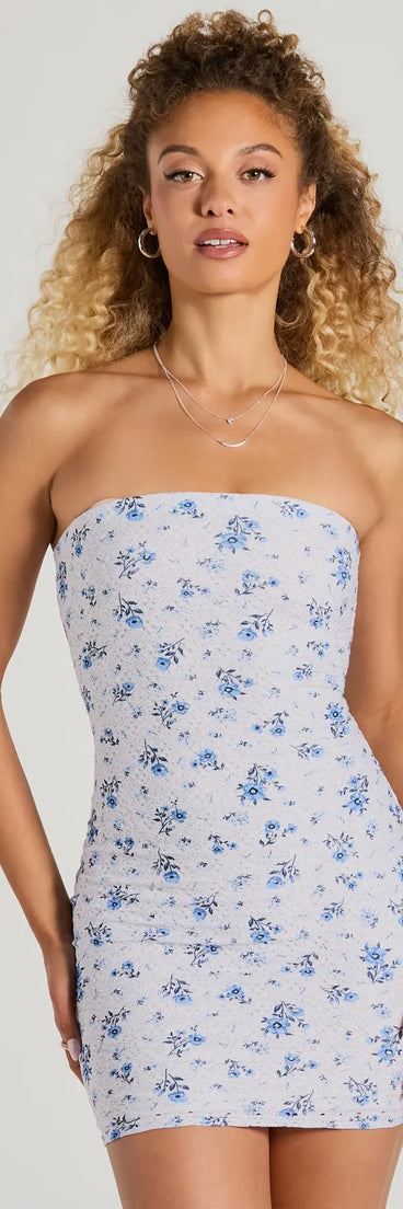 Soak up the season in the Major Charmer Ditsy Floral Strapless Mini Dress, a ivory sundress styled for easy days, outdoor plans, and everything in between.