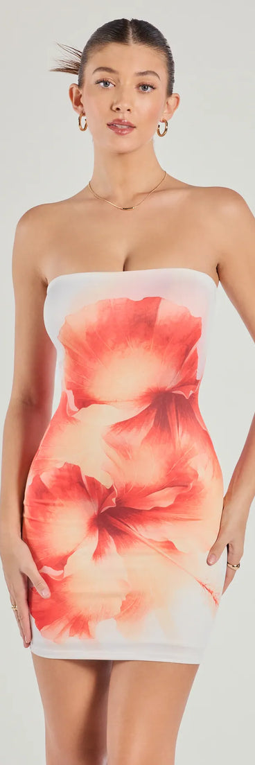 The Bold Vibe Floral Print Strapless Bodycon Mini Dress is your new go-to white dress—effortless, versatile, and made to update your fall style in seconds.