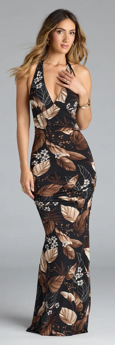 Whether you're headed to brunch or running errands, the Vacay Vibe Tropical Floral Halter Maxi Dress in black delivers effortless style in a breathable, go-to casual dress.