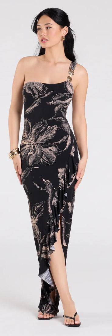 Make a bold statement in the In Tulum One-Shoulder Tropical Maxi Dress in black, the perfect fall dress for weddings, cocktail hours, nights out, and/or seasonal celebrations.
