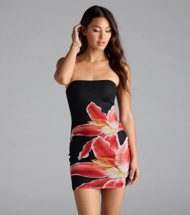 Whether you're headed to brunch or running errands, the Sun Kissed Strapless Floral Bodycon Mini Dress in black delivers effortless style in a breathable, go-to casual dress.