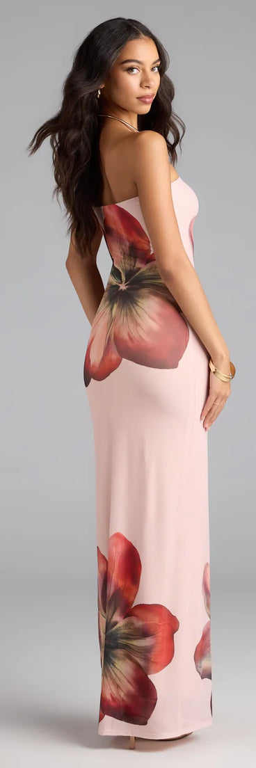 Soak up the season in the Bold Beauty Floral Maxi Dress, a natural sundress styled for easy days, outdoor plans, and everything in between.