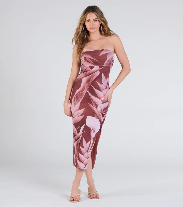 With its mid-calf hem and popular flattering fit, the Maui Nights Strapless Tropical Midi Dress in dark denim wash nails the balance of trend and ease, redefining go-to midi dresses for any occasion.