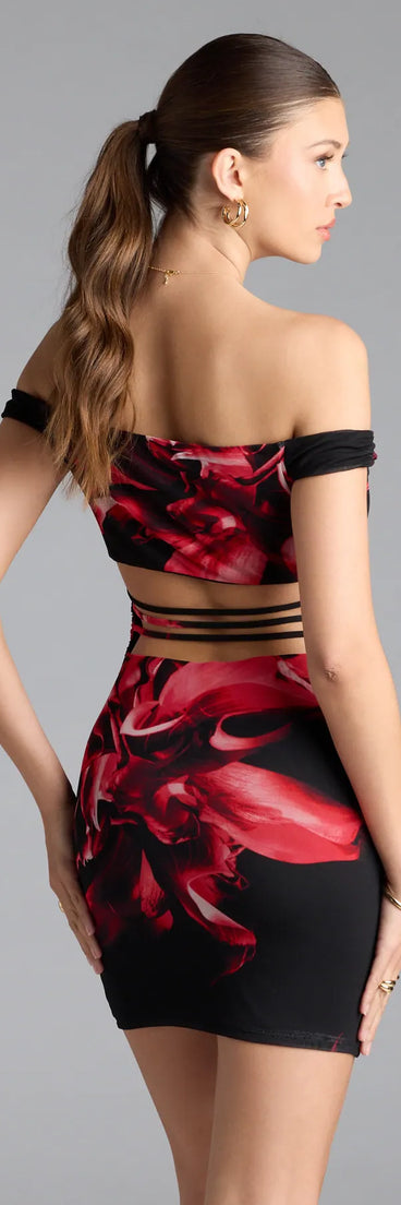 Bring high-impact style to your nightlife in the Make An Entrance Off-The-Shoulder Floral Mini Dress, a bold black club dress made for dancing, parties, and unforgettable nights.