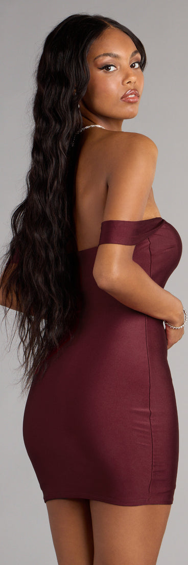 Style your seasonal looks with the Sweetheart Crush Off-The-Shoulder Mini Dress, a trend-right, fall dress designed for any plan on your calendar with new and unqiue details.