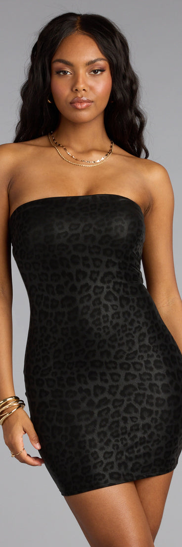 The Stay Fierce Leopard Mini Dress is your new go-to Windsor dress—effortless, versatile, and made to update your fall style in seconds.