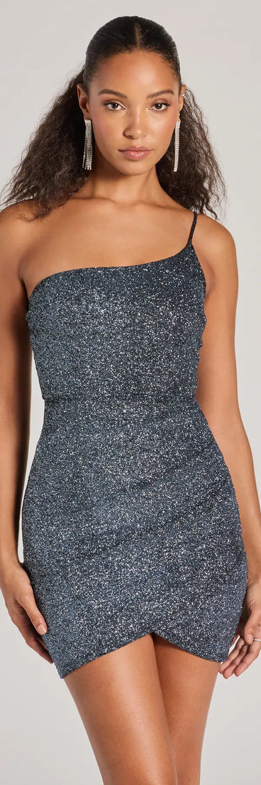 Step into seasonal chic with the Amp Up The Glitz Glitter Knit Mini Dress, a brown mini dress featuring an above-the-knee cut ideal for cocktail parties, festive gatherings, or clubwear.