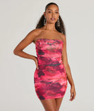 Step into winter chic with the Effortlessly Enchant Strapless Bodycon Mini Dress, a pink mini dress featuring an above-the-knee cut ideal for cocktail parties, festive gatherings, or clubwear.