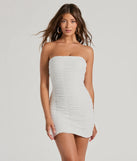 Step into seasonal chic with the Chic Mesh Strapless Bodycon Mini Dress, a multi-color mini dress featuring an above-the-knee cut ideal for cocktail parties, festive gatherings, or clubwear.