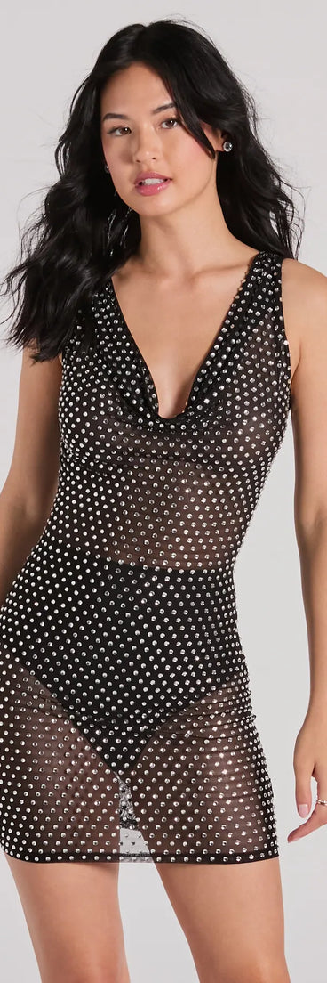 Step into winter chic with the Remarkable Show-Stopper Rhinestone Mesh Mini Dress, a black mini dress featuring an above-the-knee cut ideal for cocktail parties, festive gatherings, or clubwear.
