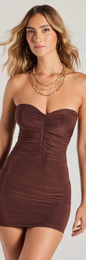 Curve Highlights Strapless Bodycon Mini Dress, a trendy brown mini dress featuring modern details and a fresh seasonal hue, perfect for creating chic 2025 looks.