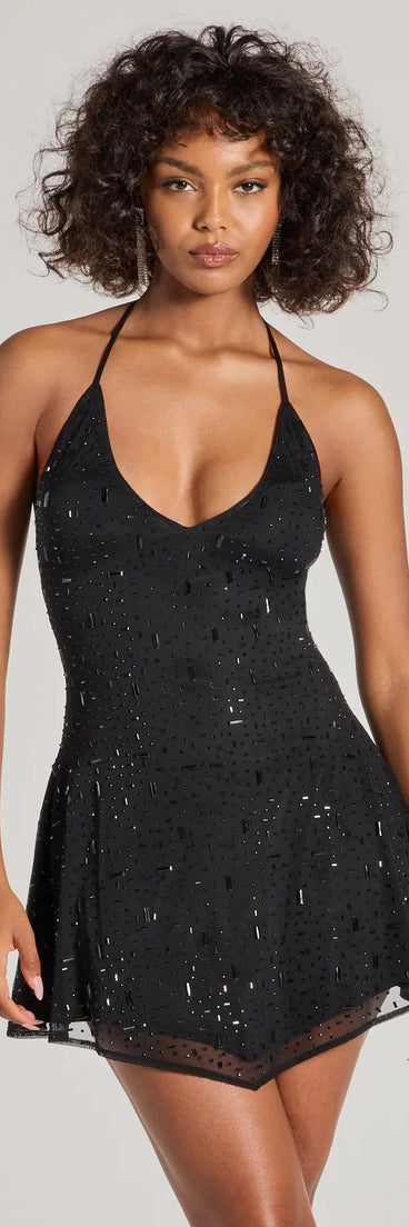 Step into seasonal chic with the Glam Drama Rhinestone Mesh A-Line Mini Dress, a raisin purple mini dress featuring an above-the-knee cut ideal for cocktail parties, festive gatherings, or clubwear.