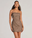 Step into winter chic with the Iconic Allure Faux Leather Strapless Bodycon Mini Dress, a sea foam mini dress featuring an above-the-knee cut ideal for cocktail parties, festive gatherings, or clubwear.