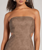 Step into winter chic with the Iconic Allure Faux Leather Strapless Bodycon Mini Dress, a sea foam mini dress featuring an above-the-knee cut ideal for cocktail parties, festive gatherings, or clubwear.