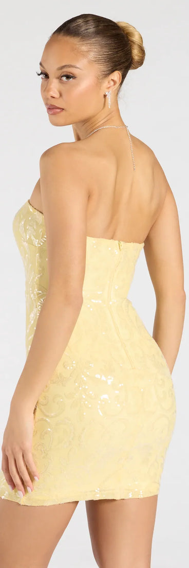 Bring high-impact style to your nightlife in the Glam Pose Sequin Strapless Bodycon Mini Dress, a bold yellow club dress made for dancing, parties, and unforgettable nights.