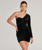 Step into seasonal chic with the Luxe Affair Velvet One-Shoulder Mini Dress, a black mini dress featuring an above-the-knee cut ideal for cocktail parties, festive gatherings, or clubwear.