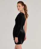 Flaunt your silhouette in the tight Luxe Affair Velvet One-Shoulder Mini Dress in black, a bodycon dress that empowers your look with bold style and effortless edge.