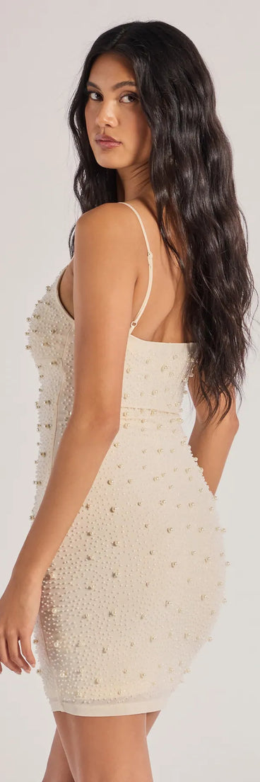 Bring high-impact style to your nightlife in the Delicate Glam Faux Pearl Sleeveless Mini Dress, a bold ivory club dress made for dancing, parties, and unforgettable nights.