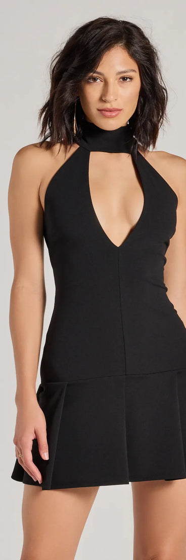 Step into seasonal chic with the Daring Mood Pleated Drop Waist Mini Dress, a black mini dress featuring an above-the-knee cut ideal for cocktail parties, festive gatherings, or clubwear.