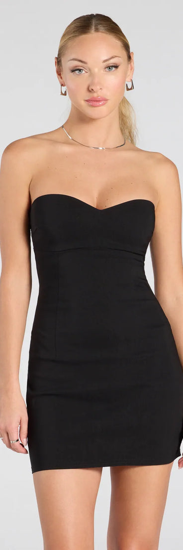 Flaunt your silhouette in the tight Daring And Divine Strapless Bodycon Mini Dress in black, a bodycon dress that empowers your look with bold style and effortless edge.