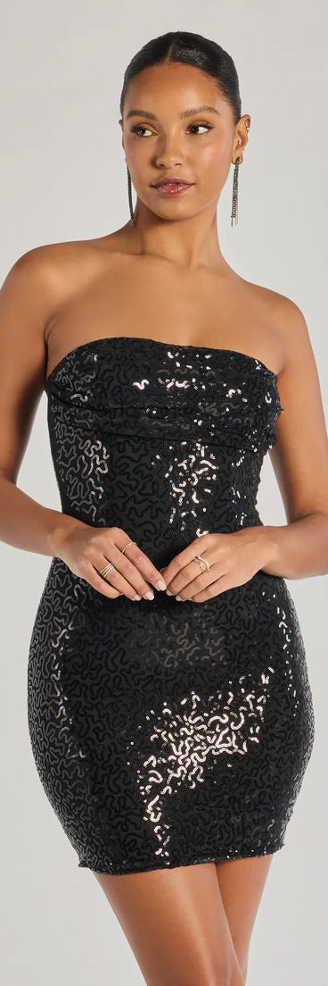 Keep it classic with the Shimmer All Night Strapless Sequin Mini Dress, a feed-worthy pick from Windsor's black homecoming dress collection made to stop their scroll from pictures to the dance floor.