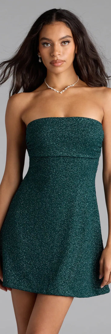 Own every entrance in the Glittering Magic Strapless A-Line Mini Dress, a hunter green party dress perfect for milestone birthdays, homecoming dances, and unforgettable bachelorette celebrations.