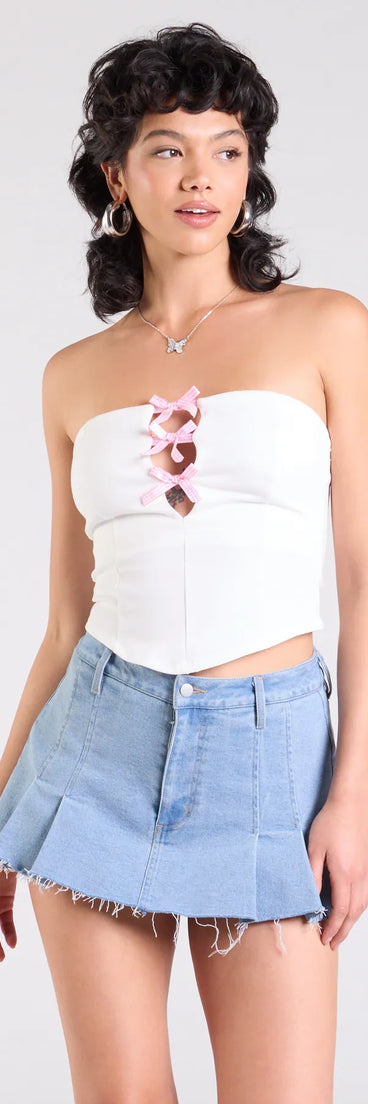 Complete your look with the Lookin' Cute Bow-Trim Cutout Top, a trendy white top that’s ready to pair with anything in your fall rotation.