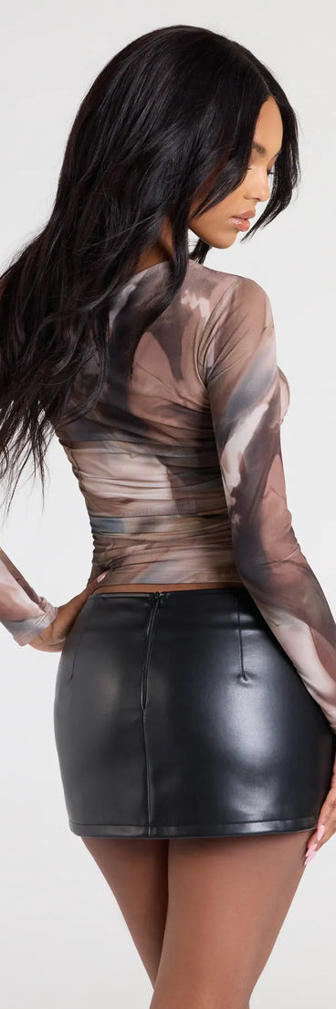 From bold to effortless, the Chic Vision One-Shoulder Abstract Crop Top lets you define your vibe with brown tops that speak your style.